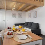 Host Wise - Stylish Duplex House - Terrace & River View