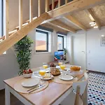 Host Wise - Stylish Duplex House - Terrace & River View