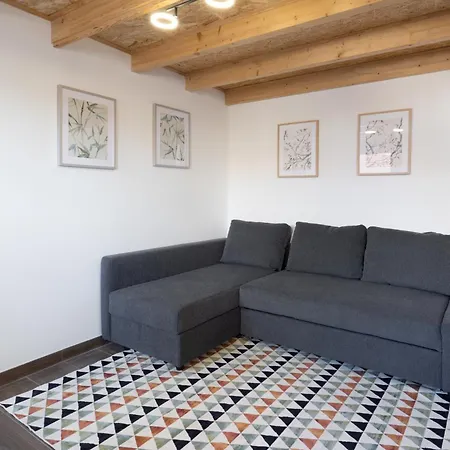 Host Wise - Stylish Duplex House - Terrace & River View *