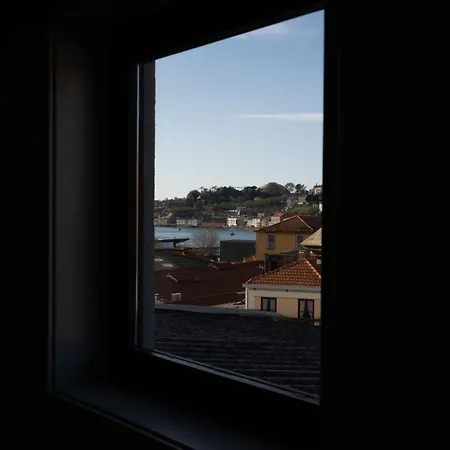 Host Wise - Stylish Duplex House - Terrace & River View