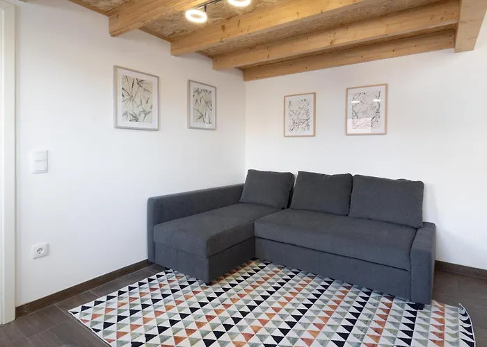 Host Wise - Stylish Duplex House - Terrace & River View *