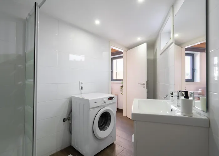 Host Wise - Stylish Duplex House - Terrace & River View *