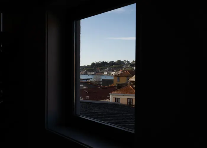 Host Wise - Stylish Duplex House - Terrace & River View