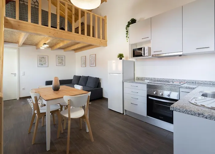 Host Wise - Stylish Duplex House - Terrace & River View Appartamento