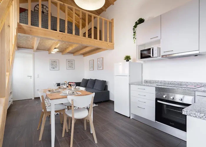 Appartamento Host Wise - Stylish Duplex House - Terrace & River View *