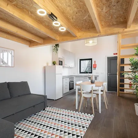 Host Wise - Stylish Duplex House - Terrace & River View Daire