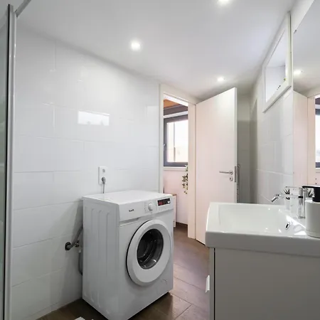 Host Wise - Stylish Duplex House - Terrace & River View *