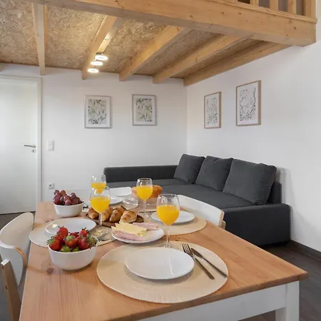 Host Wise - Stylish Duplex House - Terrace & River View