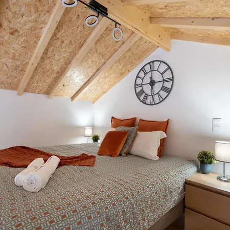 Host Wise - Stylish Duplex House - Terrace & River View *