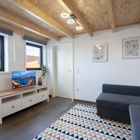 Host Wise - Stylish Duplex House - Terrace & River View Daire *