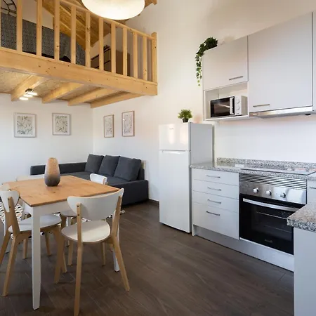 Host Wise - Stylish Duplex House - Terrace & River View Daire