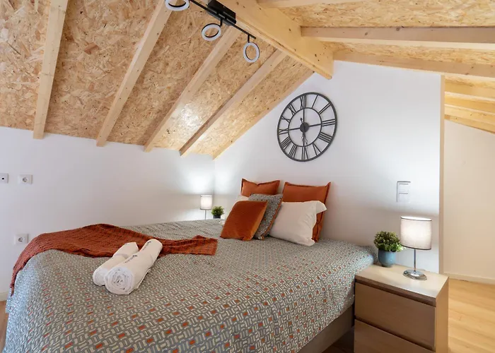 Host Wise - Stylish Duplex House - Terrace & River View *