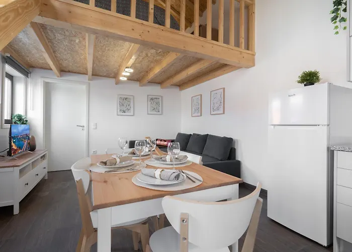 Host Wise - Stylish Duplex House - Terrace & River View * 加亚新城