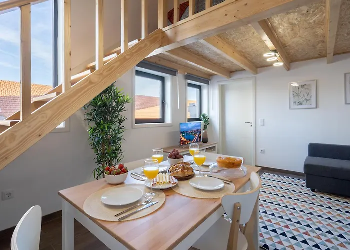 Host Wise - Stylish Duplex House - Terrace & River View